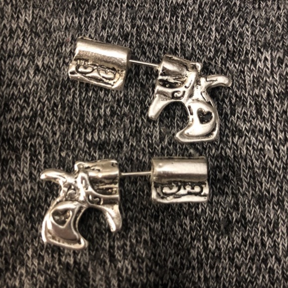1Pair Fake Pistol Gun Shaped Stud Earrings NWT - Picture 6 of 8